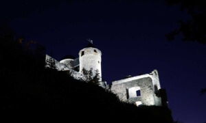 Greifenstein Castle at night – energy-efficient LED exterior lighting by Cave Lighting