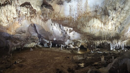 LED Beleuchtung Schauhöhle Thouzon Frankreich