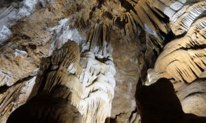 LED-Beleuchtung in der hohen Kuppel der Aven Marzal