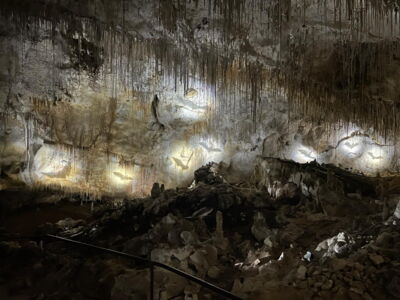 Beleuchtung und Lichtsteuerung in der Höhle Thouzon