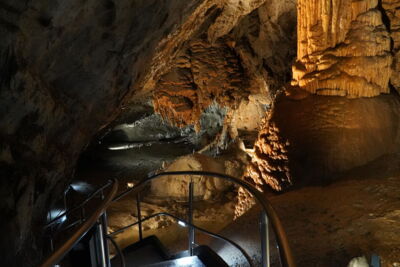 Warm white LED light highlights stalactites and dripstone formations – energy-efficient cave lighting