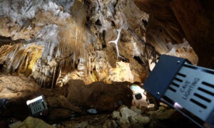 LED-Lichttechnik im Einsatz in der Tropfsteinhöhle Aven Marzal