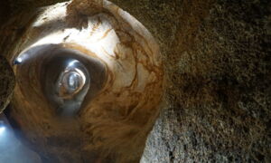 Detailaufnahme eines LED-Strahlers im Besucherbergwerk Gleissinger Fels