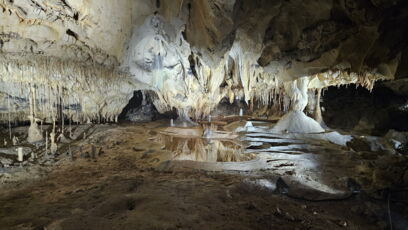 Grottes de Thouzon ist eine beeindruckende Tropfsteinhöhle