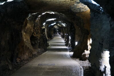 Galerie principale de l’Aillwee Cave avec éclairage LED moderne par Cave Lighting