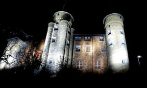 Éclairage de façade du château de Greifenstein avec systèmes LED modernes