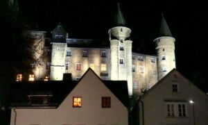 Installation lumineuse LED au château de Greifenstein – éclairage extérieur économe en énergie
