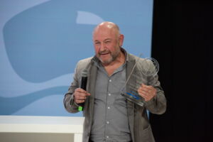 Presentation of the Hessian Export Award to Cave Lighting