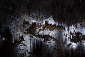 Éclairage spécial pour formations de stalactites avec système LED