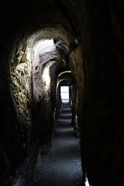 Untertageprojekt in Frankreich mit energieeffizienter Cave Lighting LED-Technik