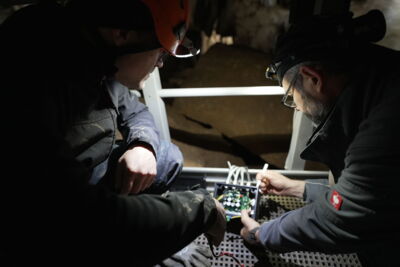 Technical setup and wiring of a cave lighting system