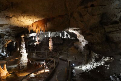 Modernized cave chamber with energy-efficient LED system and targeted accent lighting