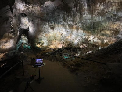 Grottes de Thouzon Licht und Musik Show