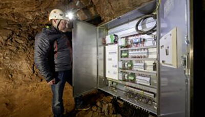Système de commande Rittal pour l’éclairage LED scénique Cave Lighting