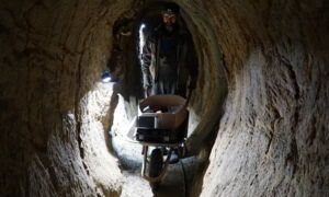 Montage von LED-Strahlern im Besucherbergwerk Gleissinger Fels