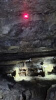 Installierte Sensoren für automatische Lichtsteuerung in der Erdmannshöhle – Teil des Cave Lighting Systems