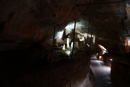 Schauhöhlen Grottes d‘Aze und Blanot LED