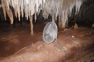 Stalagmites éclairées avec des accents lumineux LED blanc chaud