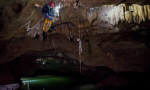 Installation of the new LED lighting system in the Coves de Sant Josep