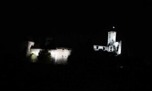 Night view of Greifenstein Castle – harmonious lighting concept by Cave Lighting