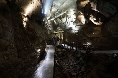 Sortie de l’Aillwee Cave avec éclairage LED d’ambiance
