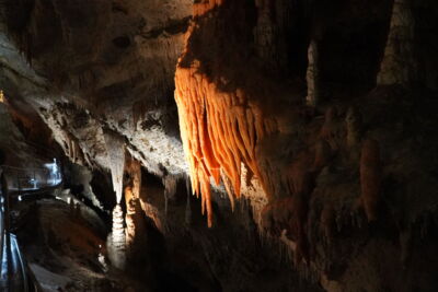 Stalactites and dripstone formations with dynamic LED lighting