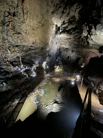 Eindrucksvolle LED-Beleuchtung im Hauptsaal der Lurgrotte Peggau – Cave Lighting inszeniert das Karstjuwel der Steiermark