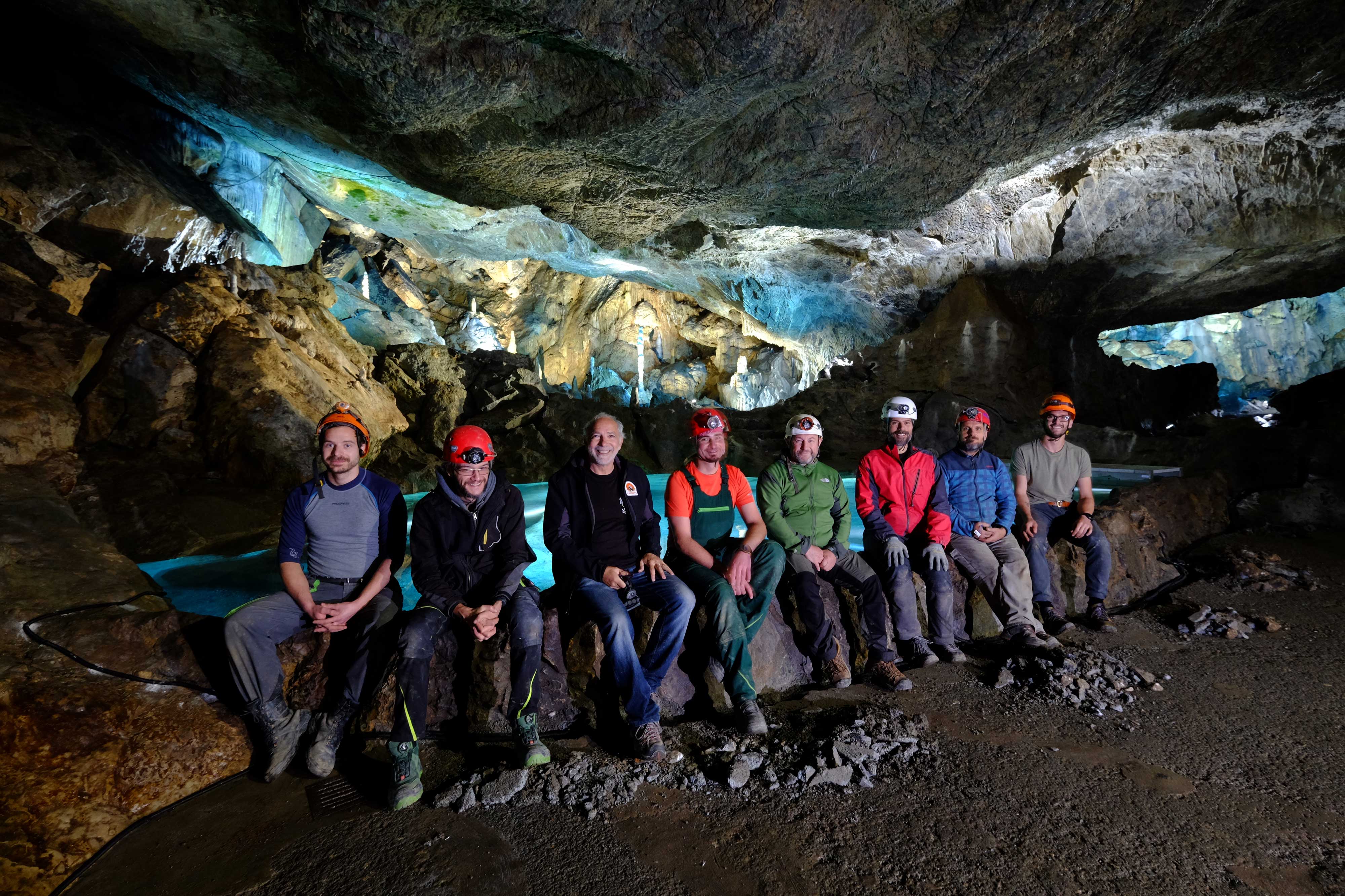 Unternehmen Cave Lighting