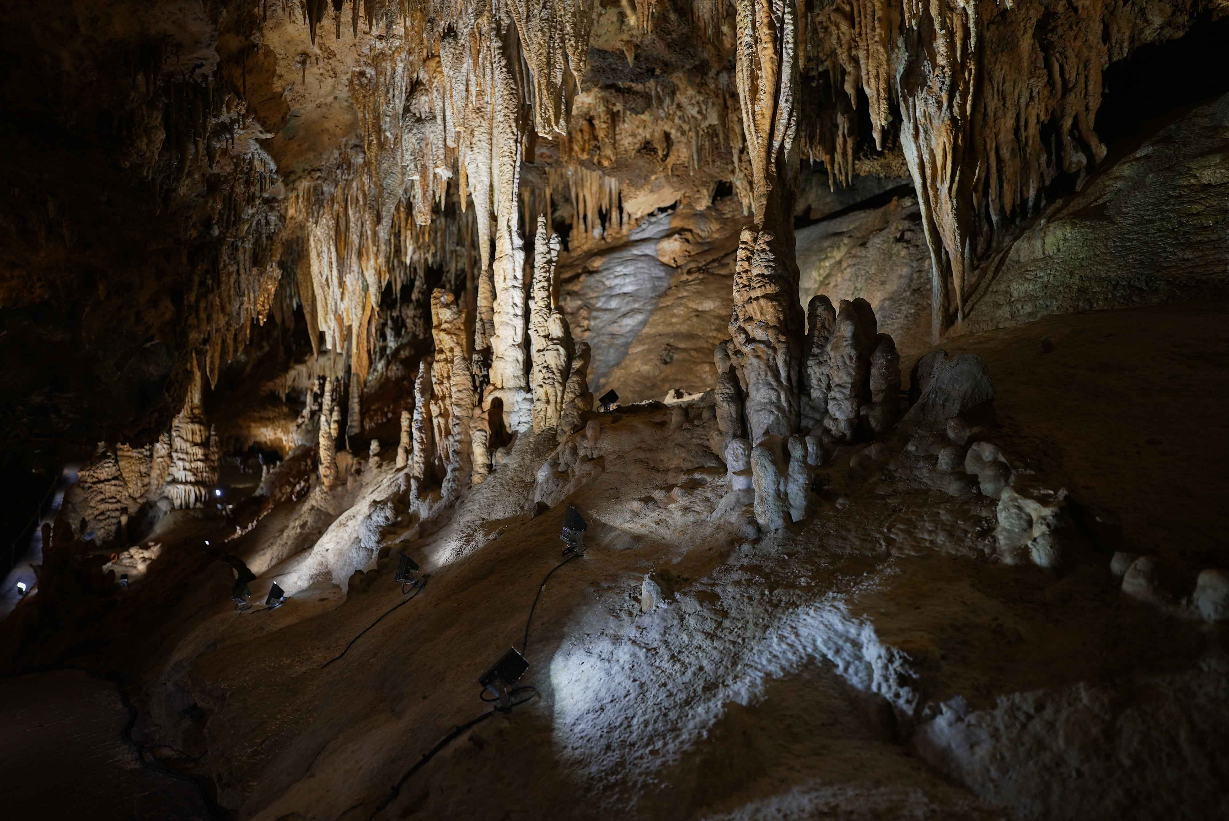 Dan Pitic bedeutet die Beleuchtung einer Höhle