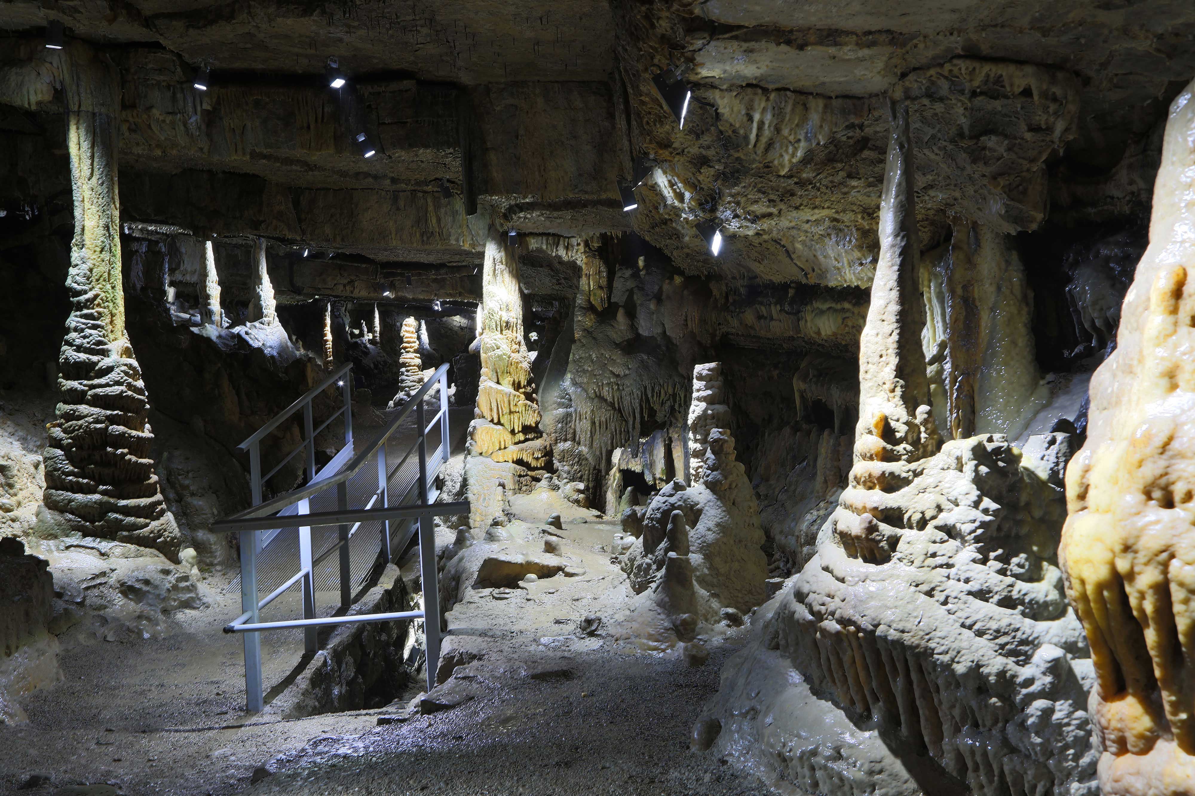 Erdmannshöhle Cavelighting